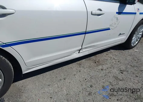 2010 Ford Fusion Hybrid from USA, damaged, VIN 3FADP0L3XAR395170